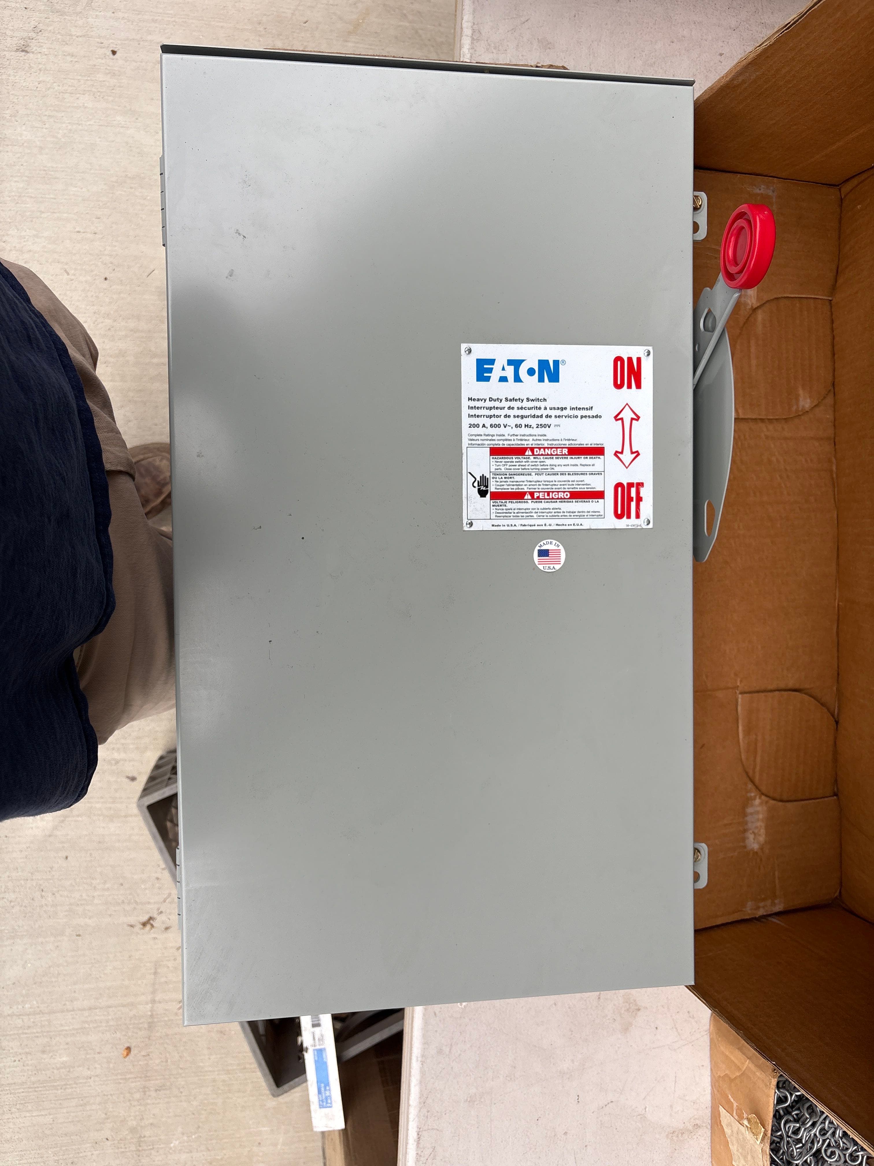 Eaton Heavy Duty Safety Switch 200A 600V - New - Los Angeles | OFFLOADIT Marketplace